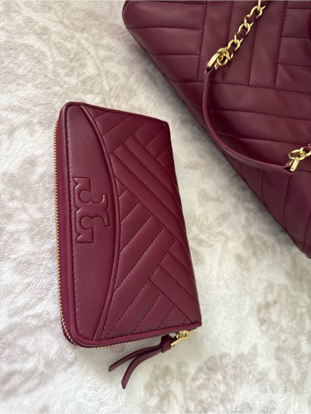 EUC Tory Burch Alexa Zip Around Continental Leather Wallet Quilted in Burgundy